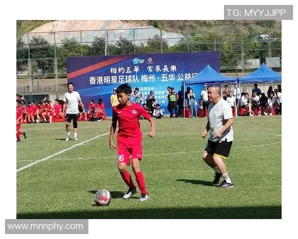 官宣 周冠宇加盟凯迪拉克 将担任储备车手